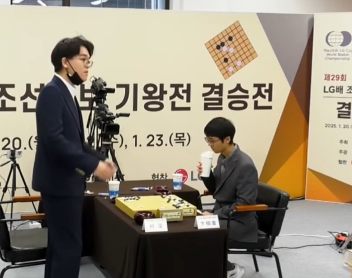 北青體育：柯潔和俞斌今日啟程回國(guó)，拒絕參加LG杯頒獎(jiǎng)儀式