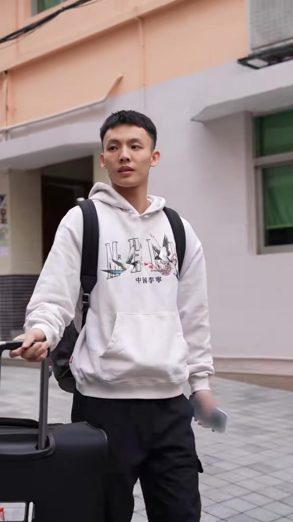 ??晉粵大戰(zhàn) 廣東男籃今日出發(fā)前往太原